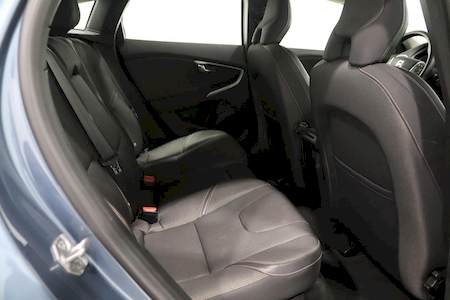 VOLVO V40 II CROSS COUNTRY D2 115 CV KINETIC BV6  ********** 1 ERE MAIN AVEC SEULEMENT 79598 KMS ***********